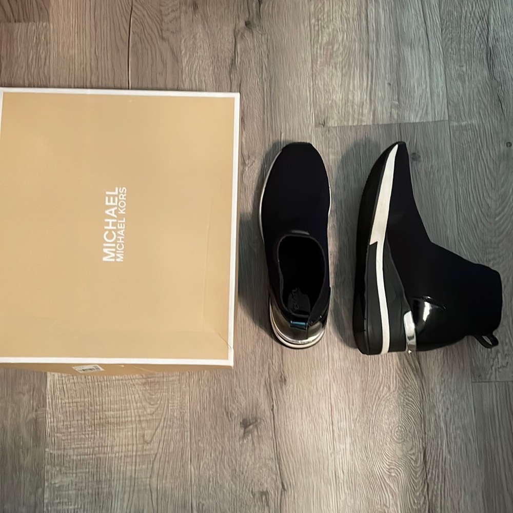MICHAEL KORS skyler bootie .